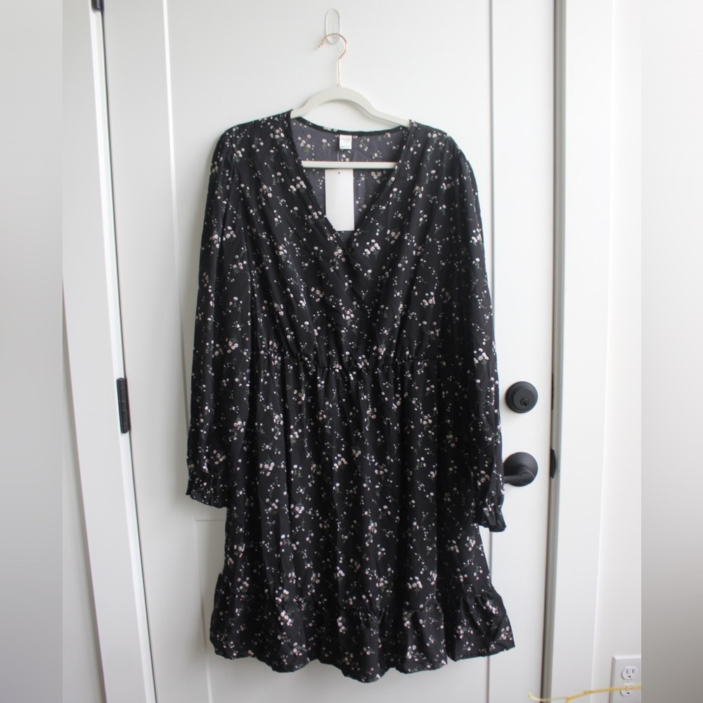 NWT Floerns Black Floral Print Dress